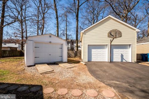 2 Robert Rd, New Castle DE  19720-3925 exterior