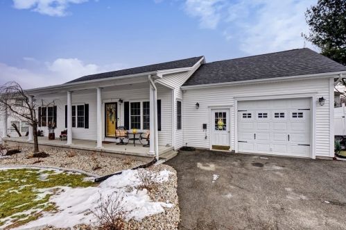 91 Royal St, Chicopee, MA 01020-4405