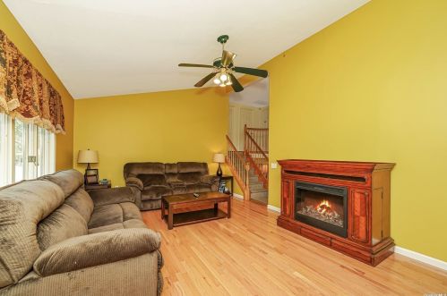 2 Autumn Dr, Mount Sinai NY  11766-2300 exterior