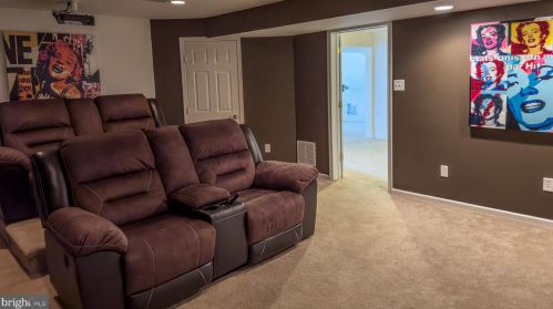 1 Cobalt Ct, Swedesboro NJ  08085-3644 exterior