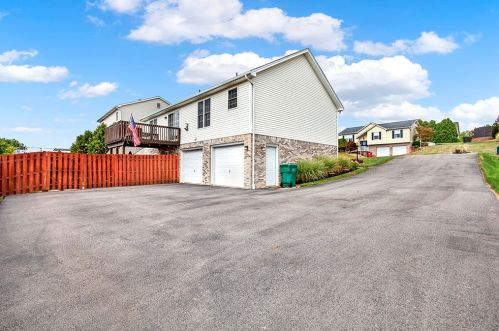 211 Ali Dr, Pleasant Unity, PA 15676-1002