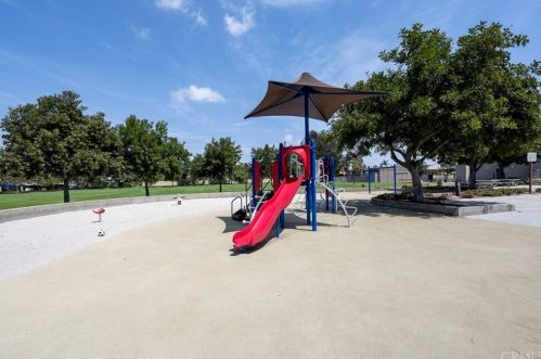 34 Abrazo Aisle, Irvine CA  92614-5933 exterior
