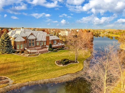 1512 Sonoma Ct, Crown Point IN 46307-2687 exterior