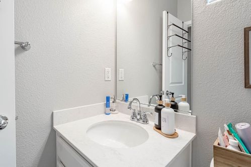 473 Aldrich Ave, Livingston CA  95334-9130 exterior