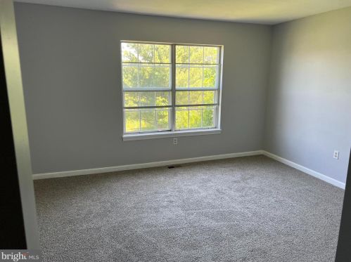 6226 Spg Knl Dr, Harrisburg PA 17111-6864 exterior