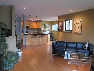 94 Church St, Burlington, VT 05401-4408