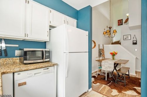 22 Birchwood Rd, Bedminster NJ  07921-1910 exterior