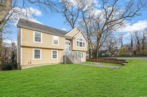 27 Brightwaters Dr, Scotts Beach, NY 11789-2024