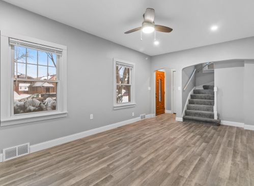 3869 52, Milwaukee WI 53220-3570 exterior