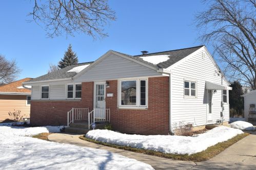 9554 Elmore Ave, Milwaukee, WI 53222-2521