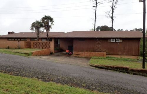 1216 Oak St, Nashville, AR 71852-4338