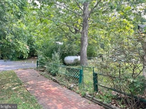 319 Lake Dr, Richmond National Battlefiel VA  22835-2752 exterior