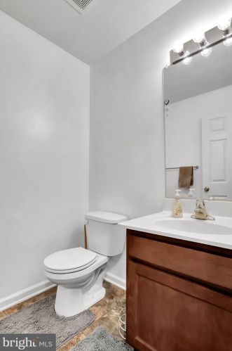 443 Alsberry St, Strasburg, VA 22657-1907