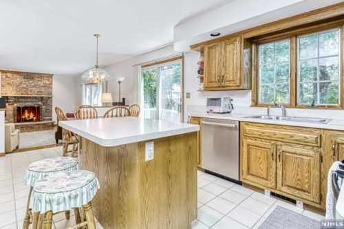 7 Heather Ln, Ridgewood NJ  07452-2835 exterior