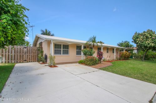 2156 Lakeview Dr, Melbourne, FL 32935-3170
