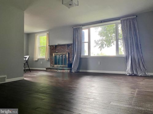 11 Woodhill Rd, Willow Grove, PA 19090-1919