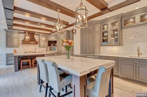 47 Hunters Run, Oakland NJ  07436-2346 exterior