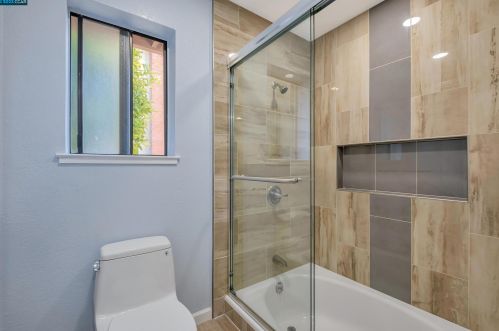 701 Begonia Dr, San Leandro CA  94578-3804 exterior