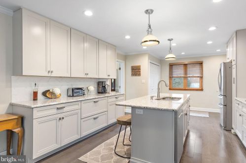 21 Longspur Dr, Wilmington, DE 19808-1972