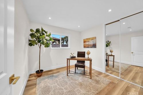 10071 Cliff Dr, Huntington Beach CA  92646-6604 exterior