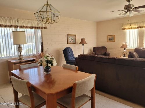 224 Calle Del Santo, Green Valley, AZ 85614-3243