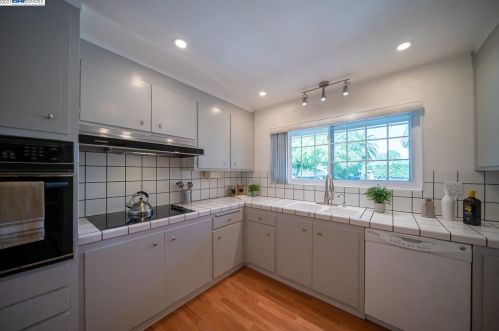 1554 Claycord Ave, Concord CA  94521-2214 exterior