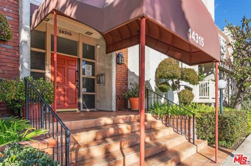 14315 Riverside Dr, Van Nuys CA  91423-1758 exterior