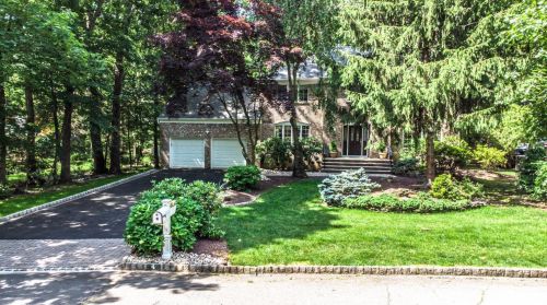 4 Cherokee Rd, East Brunswick, NJ 08816-5031
