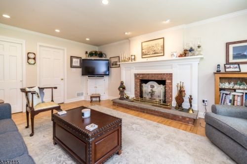 6 Cheryle Way, Annandale NJ  08801-3416 exterior