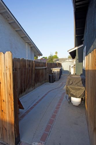 6001 Stone Bridge Ln, Bakersfield CA  93313-3386 exterior