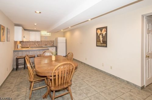 3 Shirewood Dr, Scotch Plains NJ 07076-2513 exterior