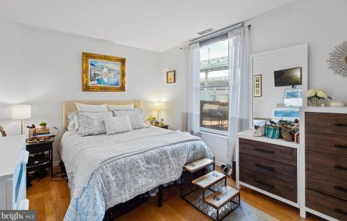 234 3rd St, Philadelphia PA  19106-1117 exterior