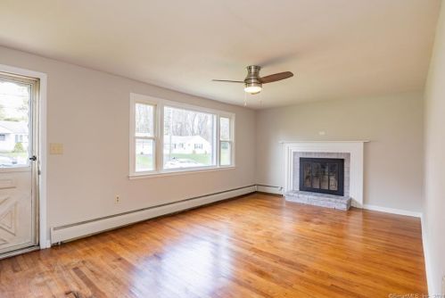 127 Sunset St, Windsor Locks CT  06096-2411 exterior