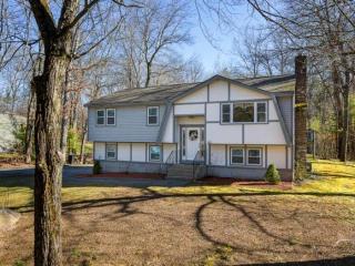 111 Old Derry Rd, Londonderry, NH 03053-2241