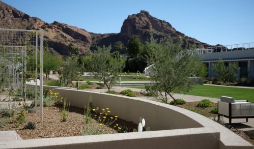 5455 Lincoln Dr, Scottsdale AZ  85253-4118 exterior