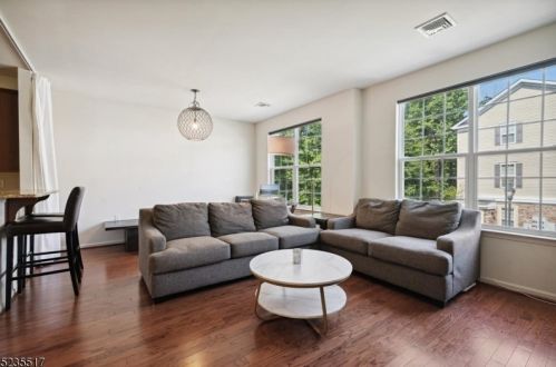 416 Welsh Pl, Greystone Park, NJ 07950-2954