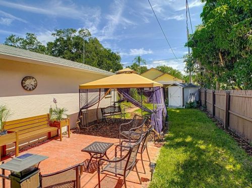 945 14th St, Saint Petersburg FL  33705-1242 exterior