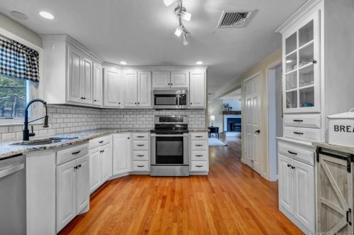 130 Prospect Hill Rd, Colchester, CT 06415-1620