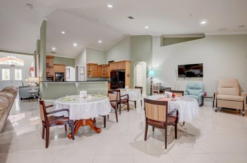 160 Saratoga Ave, Fort Pierce FL  34953-5974 exterior