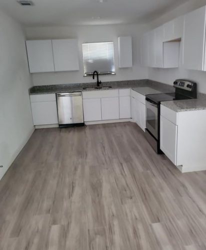 2720 Burton Ave, Fort Worth, TX 76105-4709