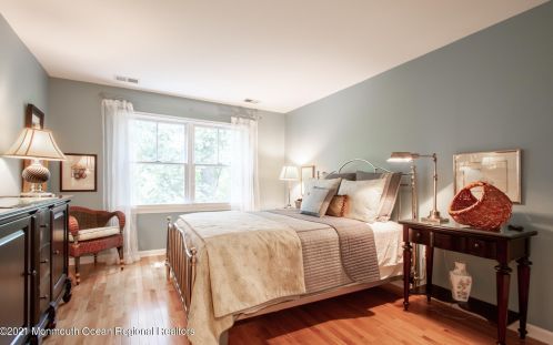 32 Carriage House Ln, Little Silver NJ  07739-1729 exterior