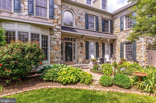 12664 Crabtree Falls Dr, Bristow VA  20136-2161 exterior