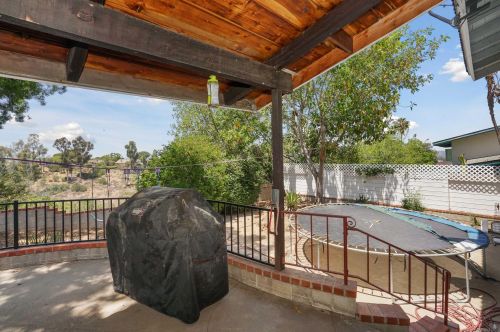 5422 Redding Rd, San Diego CA  92115-1133 exterior