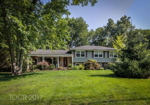 51 Berkshire Pl, Allendale, NJ 07401-2005