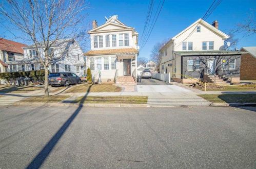 41 Whitney Ave, Floral Park, NY 11001-1525