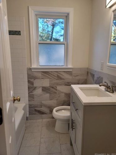 11 Senga Rd, Norwalk CT  06854-2520 exterior