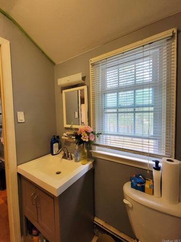 1 Starhaven Ave, Middletown NY  10940-4617 exterior