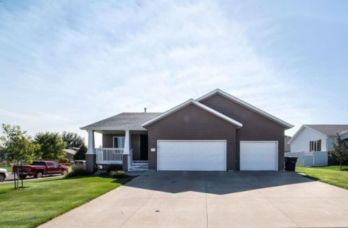 1923 5th St, Dickinson ND  58601-2411 exterior