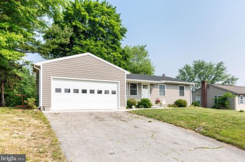 1030 Littlestown Rd, Littlestown PA 17340-9442 exterior