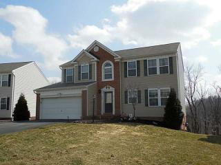 108 Summit Cir, Houston, PA 15342-1091